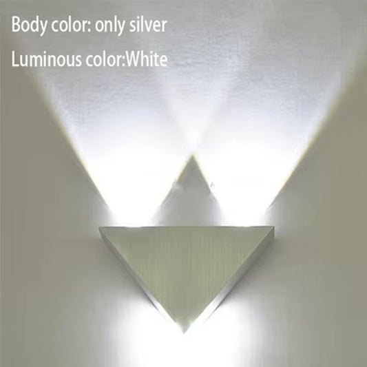 Aplica de Perete LED Modernă 3W – Corp din Aluminiu, Design Triunghiular, Lumină Decorativă pentru Dormitor, Baie sau Hol